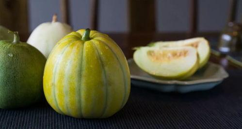 大家吃瓜的场景描写,吃瓜群众欢乐多