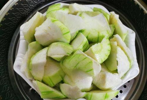 小花妞吃蒸瓜,小花妞的蒸瓜美食之旅