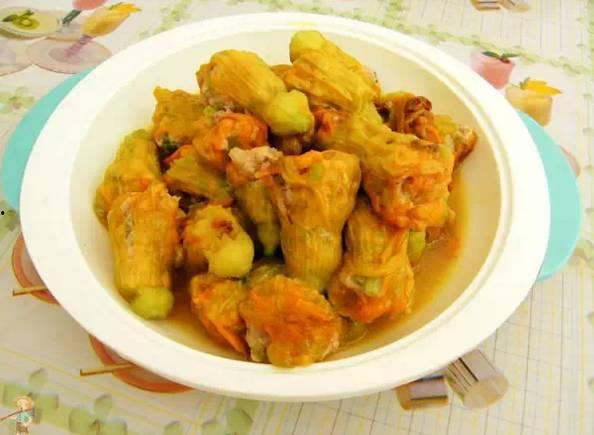 小花妞吃蒸瓜,小花妞的蒸瓜美食之旅