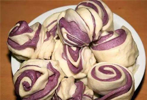 小花妞吃蒸瓜,小花妞的蒸瓜美食之旅