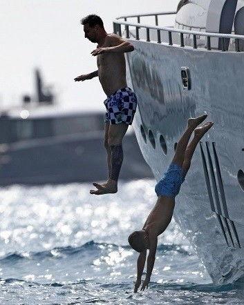 梅西吃瓜挖矿,足球巨星的新奇尝试