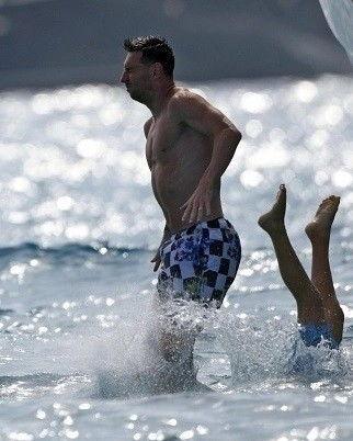 梅西吃瓜挖矿,足球巨星的新奇尝试