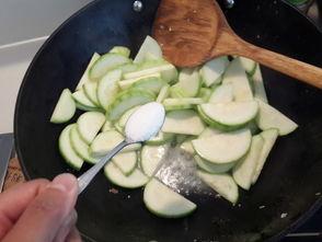贡瓜怎么炒着吃,家常美味新体验